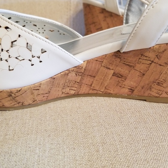 Kenneth Cole Corrine Flower Wedges - Picture 8 of 9